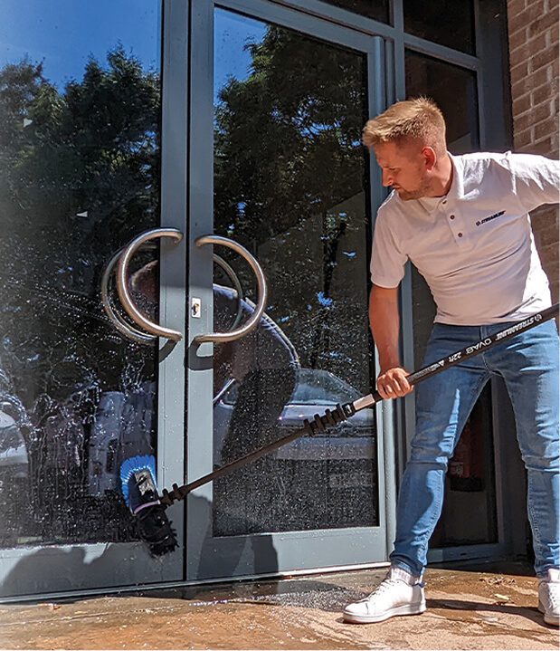 ova8-cleaning-door