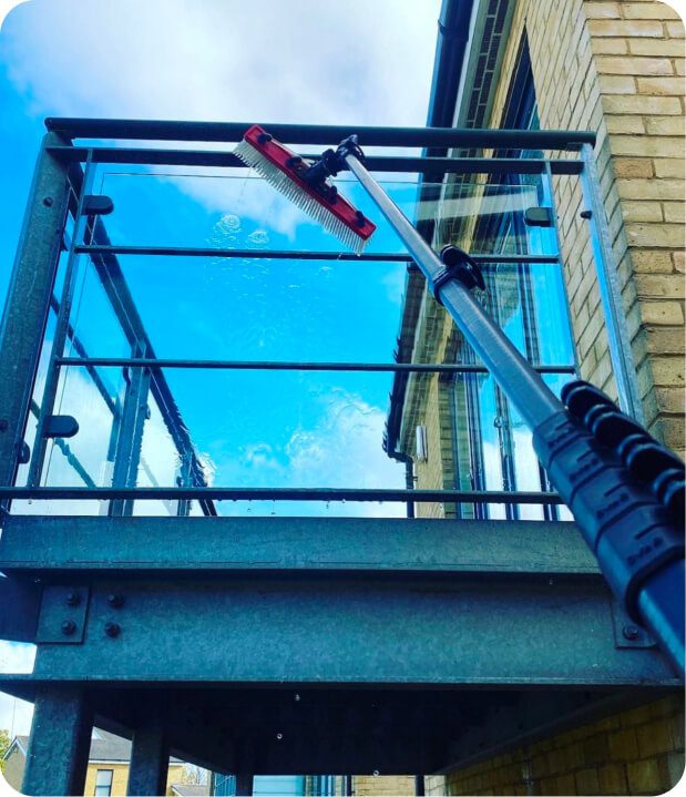 ova8-pole-balcony